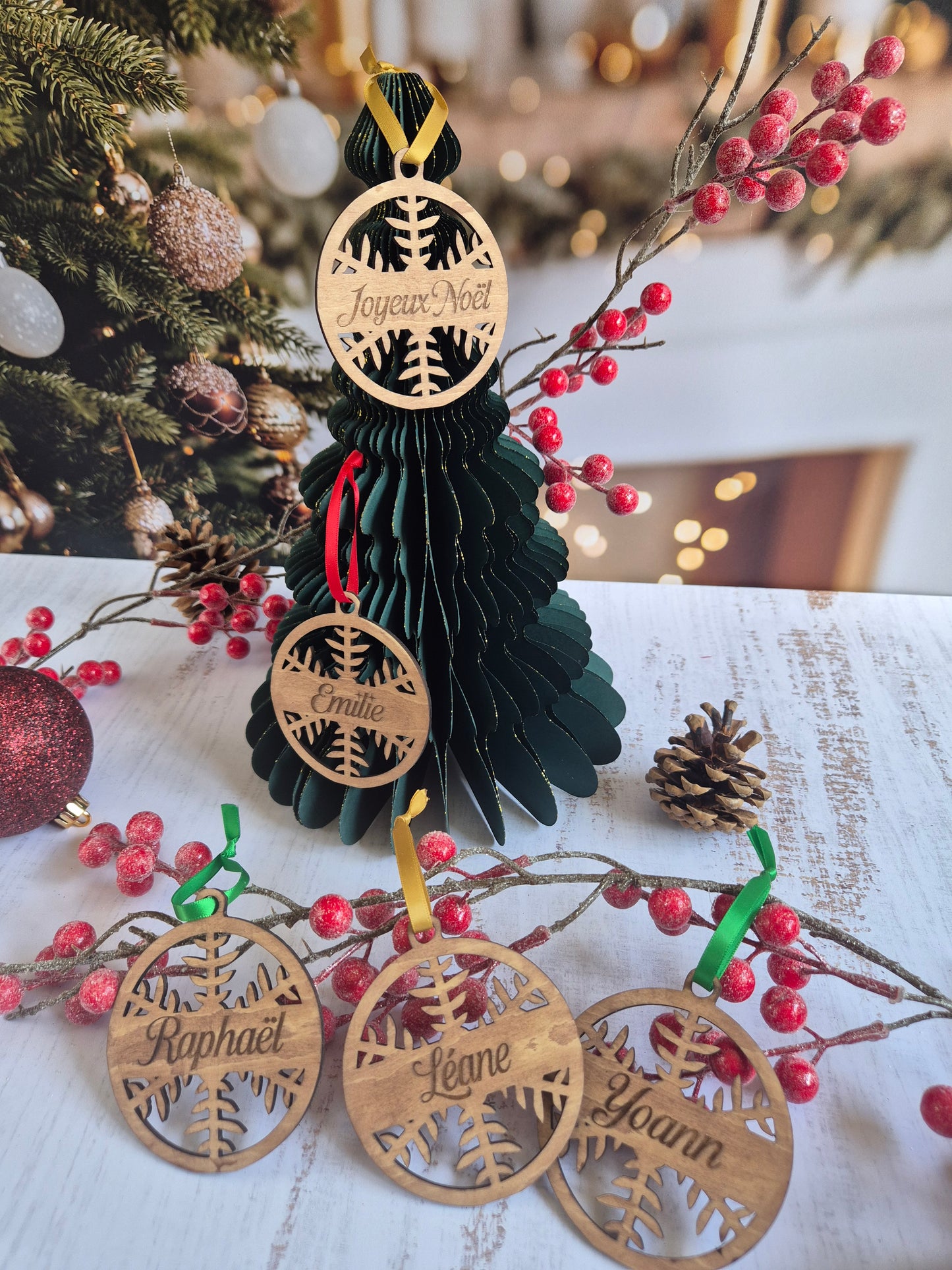 Boule de Noël « Flocon ajouré » – En bois gravé, fait main