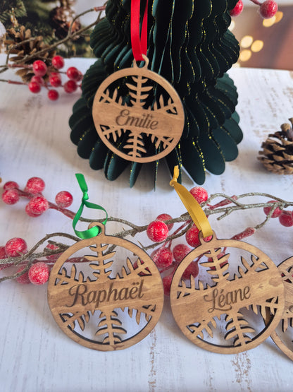 Boule de Noël « Flocon ajouré » – En bois gravé, fait main