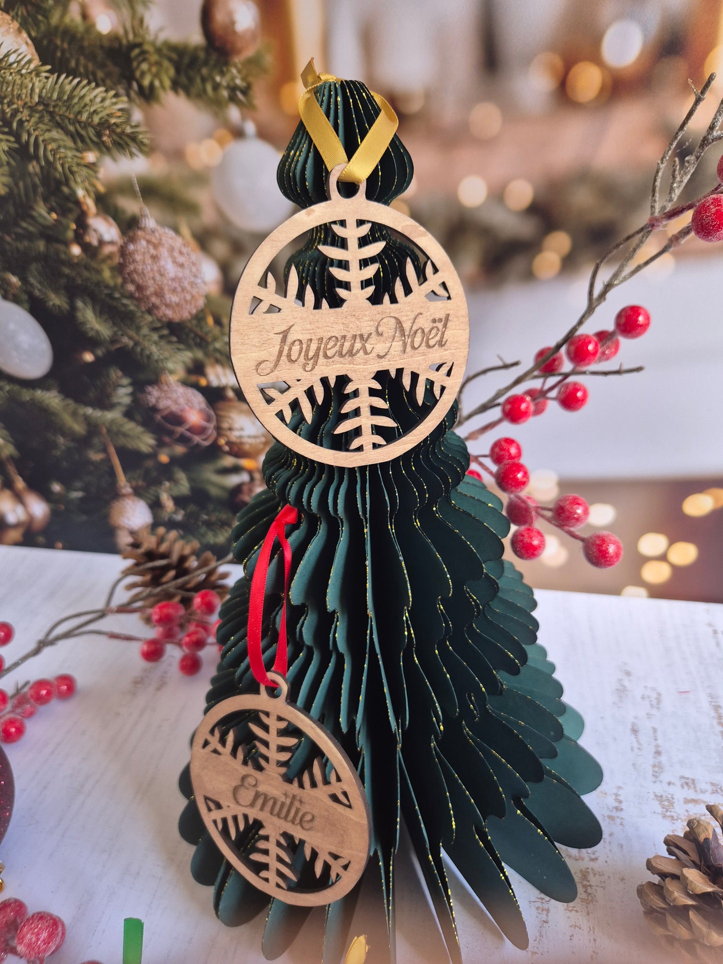 Boule de Noël « Flocon ajouré » – En bois gravé, fait main