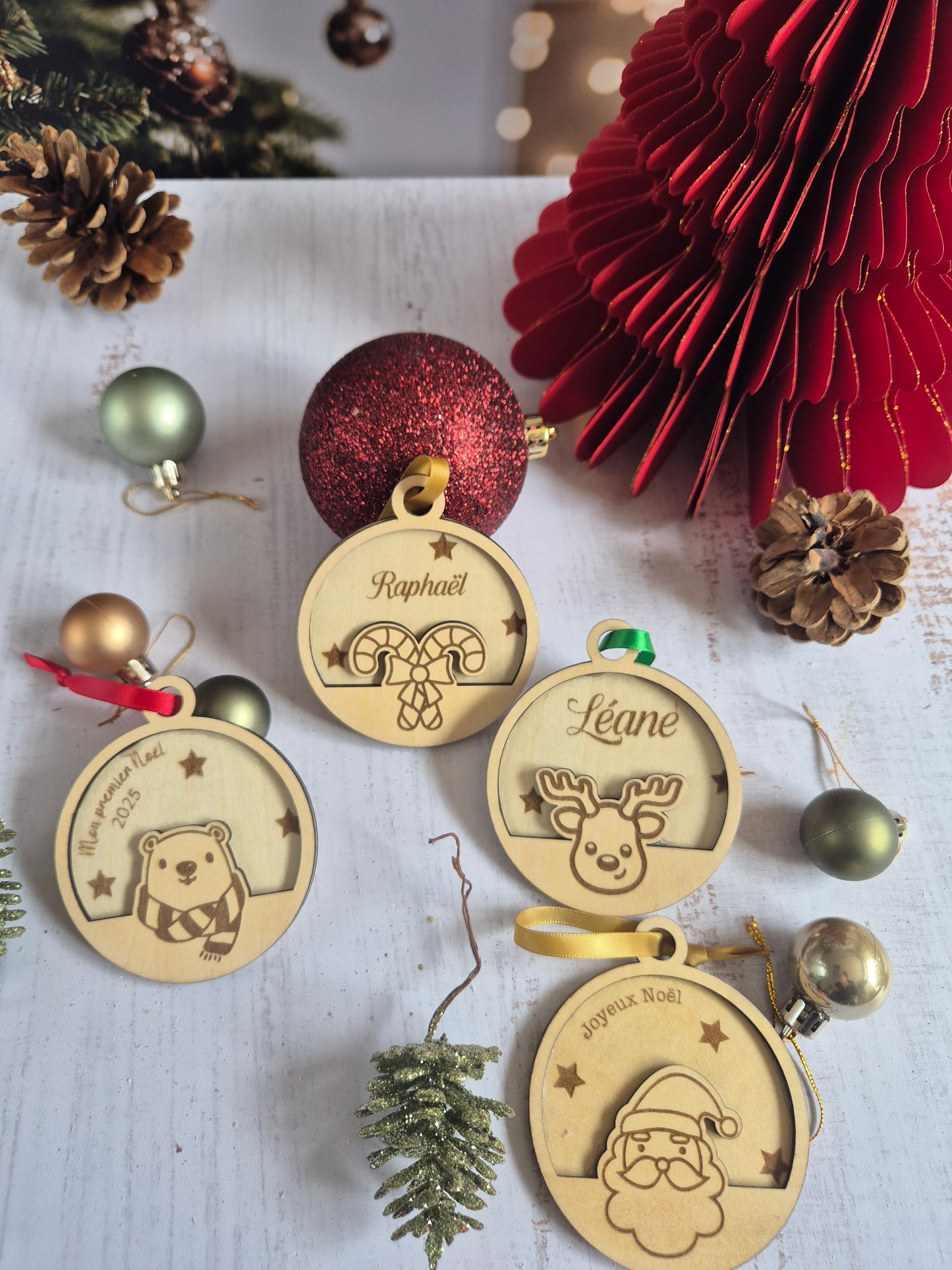 Boule de Noël « Personnage de Noël » – En bois gravé, fait main