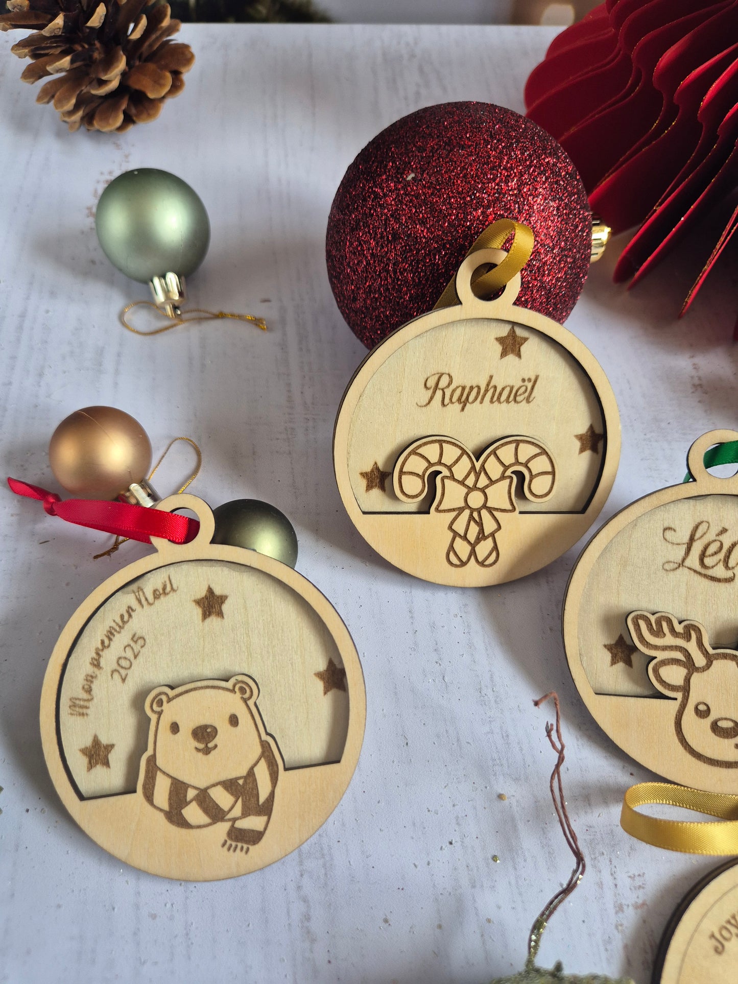 Boule de Noël « Personnage de Noël » – En bois gravé, fait main