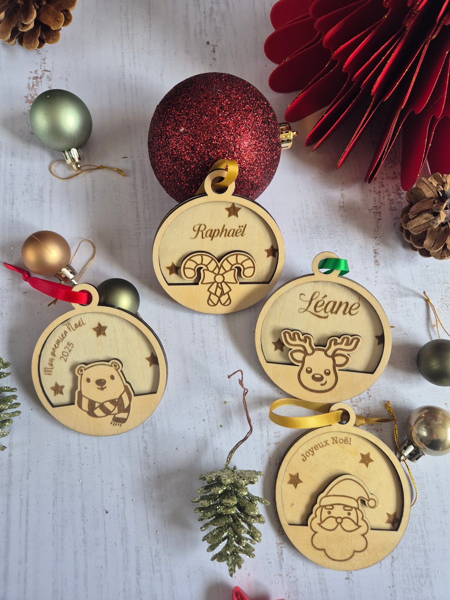 Boule de Noël « Personnage de Noël » – En bois gravé, fait main