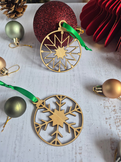 Boule de Noël « Étoile de neige » – Entièrement ajourée, fait main