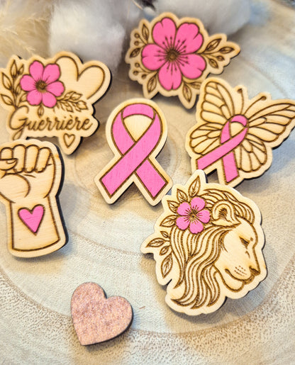 Pin’s en bois – Les Guerrières | Collection Octobre Rose