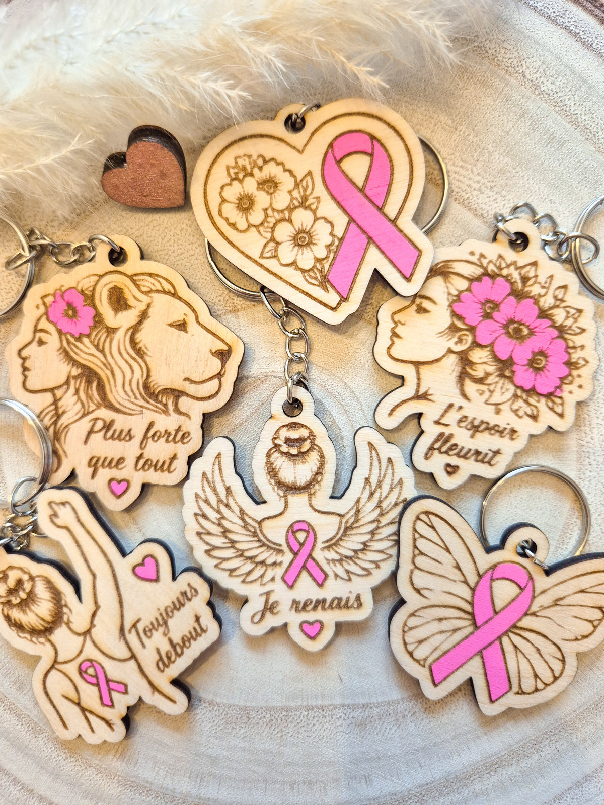 Porte-clés en bois – Les Guerrières | Collection Octobre Rose