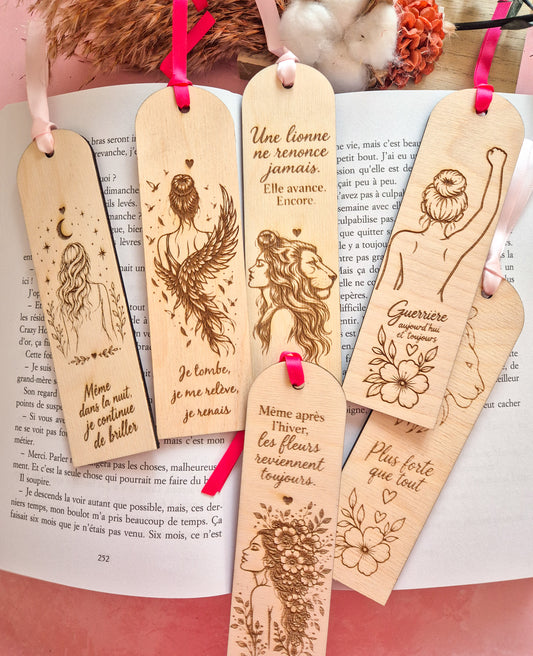 Marque-page en bois – Les Guerrières | Collection Octobre Rose