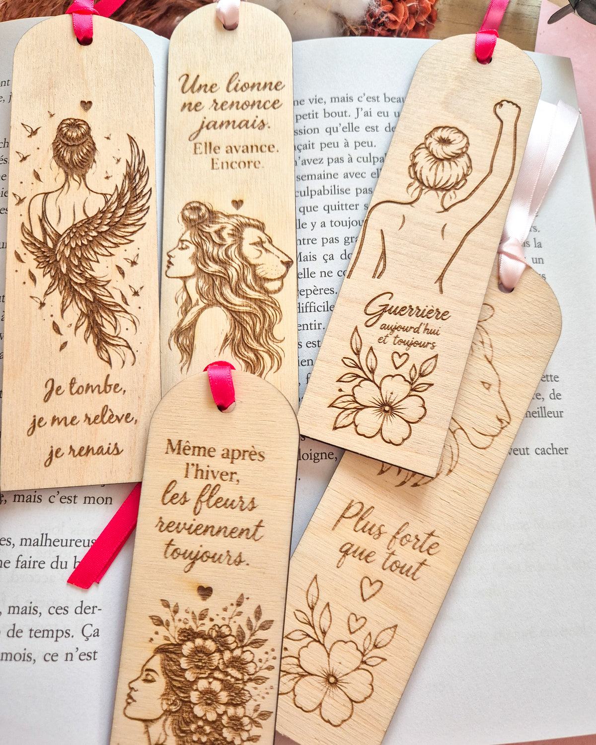 Marque-page en bois – Les Guerrières | Collection Octobre Rose